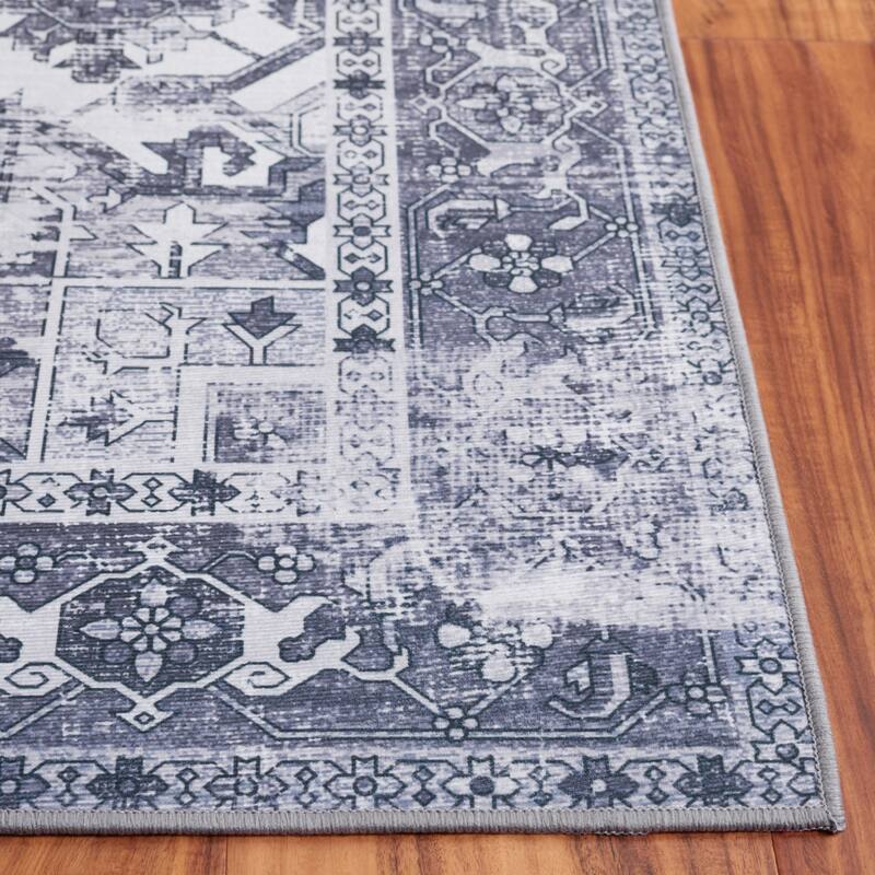 SAFAVIEH, Tucson Machine Washable Slip Resistant Therese Oriental Medallion
