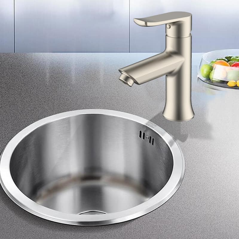 Single Handle Lavatory faucet in Brushed Nickel Finish
