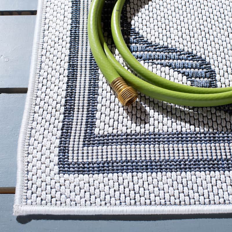 SAFAVIEH Bermuda Washable Edelt Indoor/ Outdoor Waterproof Rug