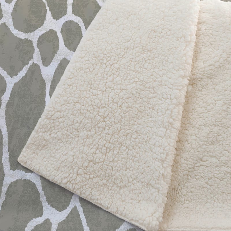 Premium Machine Washable ASB45 Giraffe Print Sherpa Throw Blanket
