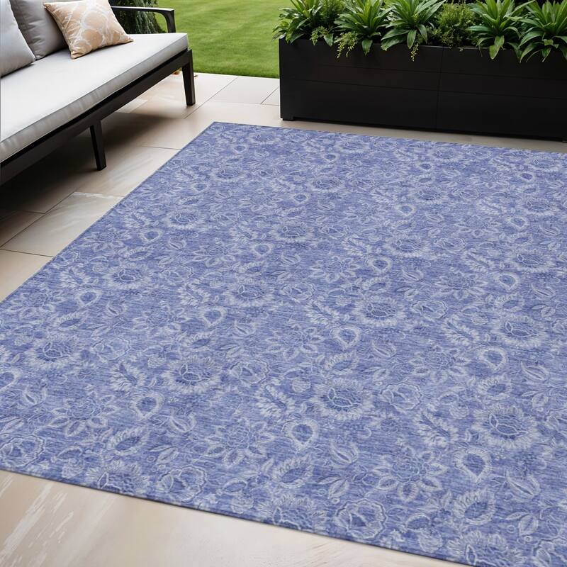 HomeRoots Floral Transitional Rectangle Outdoor Rug - 5' X 8'