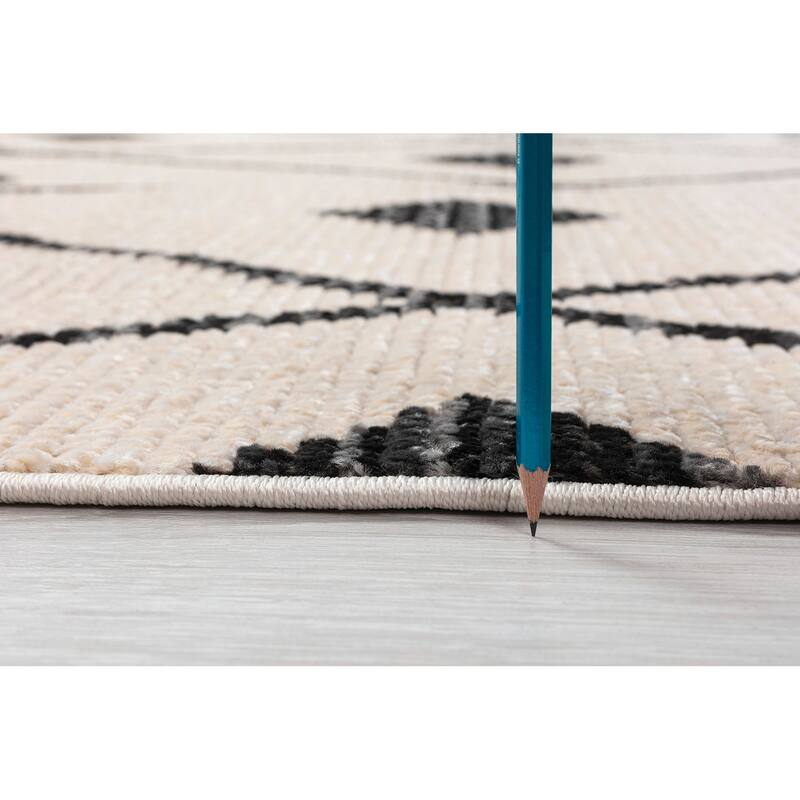 Juniper Collection Ivory Machine Made Indoor Area Rug