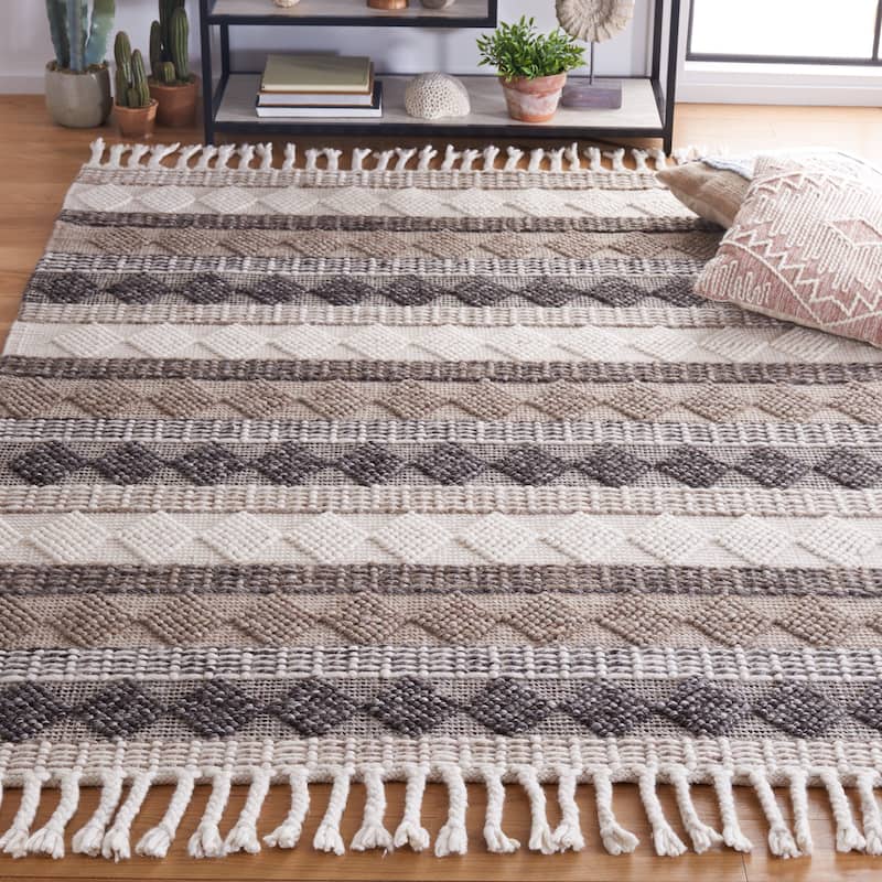 SAFAVIEH Handmade Natura Danah Wool Rug - 4' x 6' - Ivory/Black