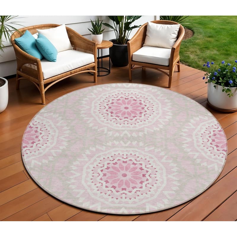 HomeRoots Floral Medallion Transitional Rectangle Outdoor Rug - 8' Round