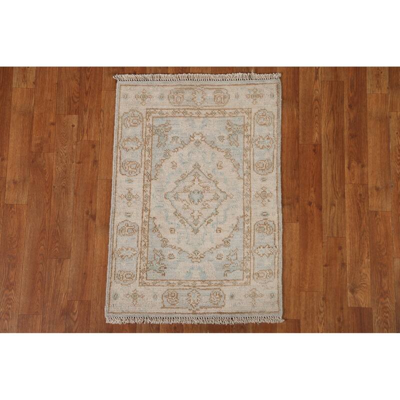 Hand Knotted Oriental 100% Wool Carpet Transitional Medallion Beige & Ivories Oushak Area Rug - 2' 11'' X 2' 0''