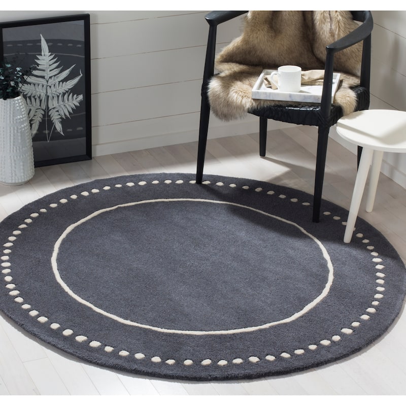 SAFAVIEH Handmade Bella Alverta Dotted Border Wool Rug - 5' Round - Dark Grey/Ivory - Round