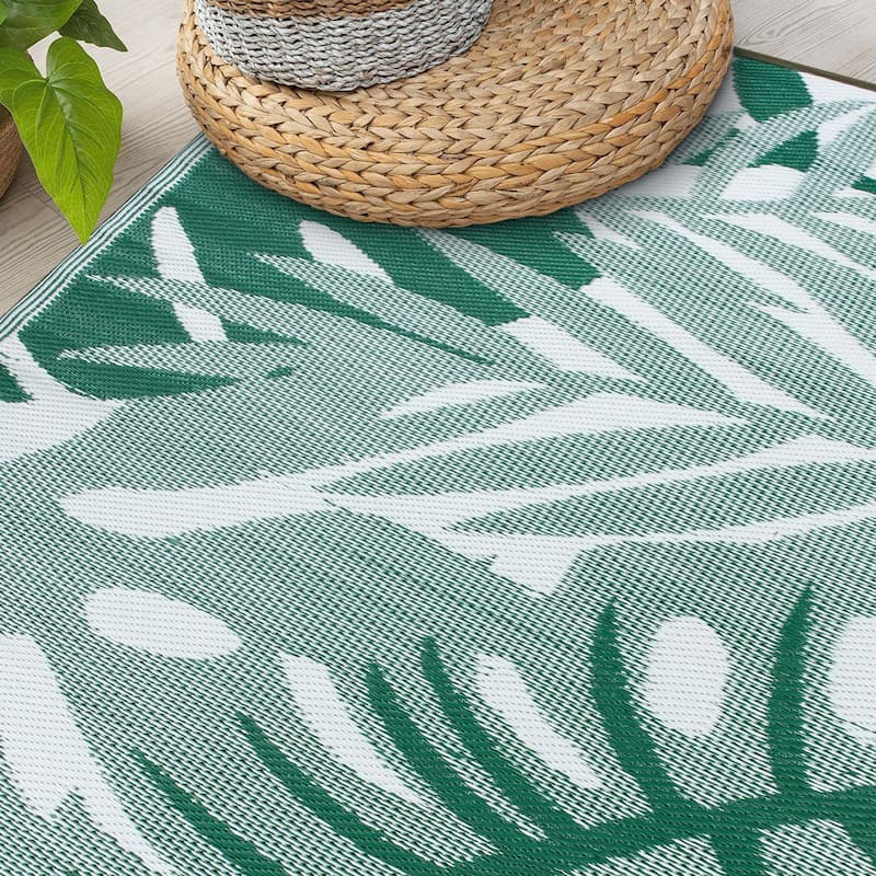World Rug Gallery Tropical Leaf Reversible Recycled Plastic Outdoor Rugs