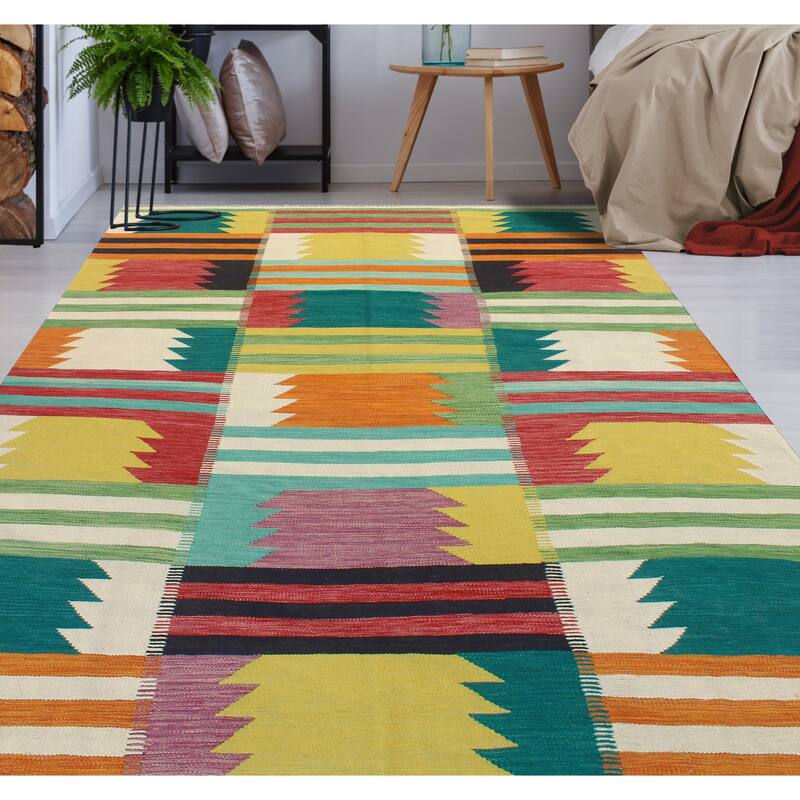 Modern Flatweave Manar Ivory/Green Rug - 5'8" x 8'1"