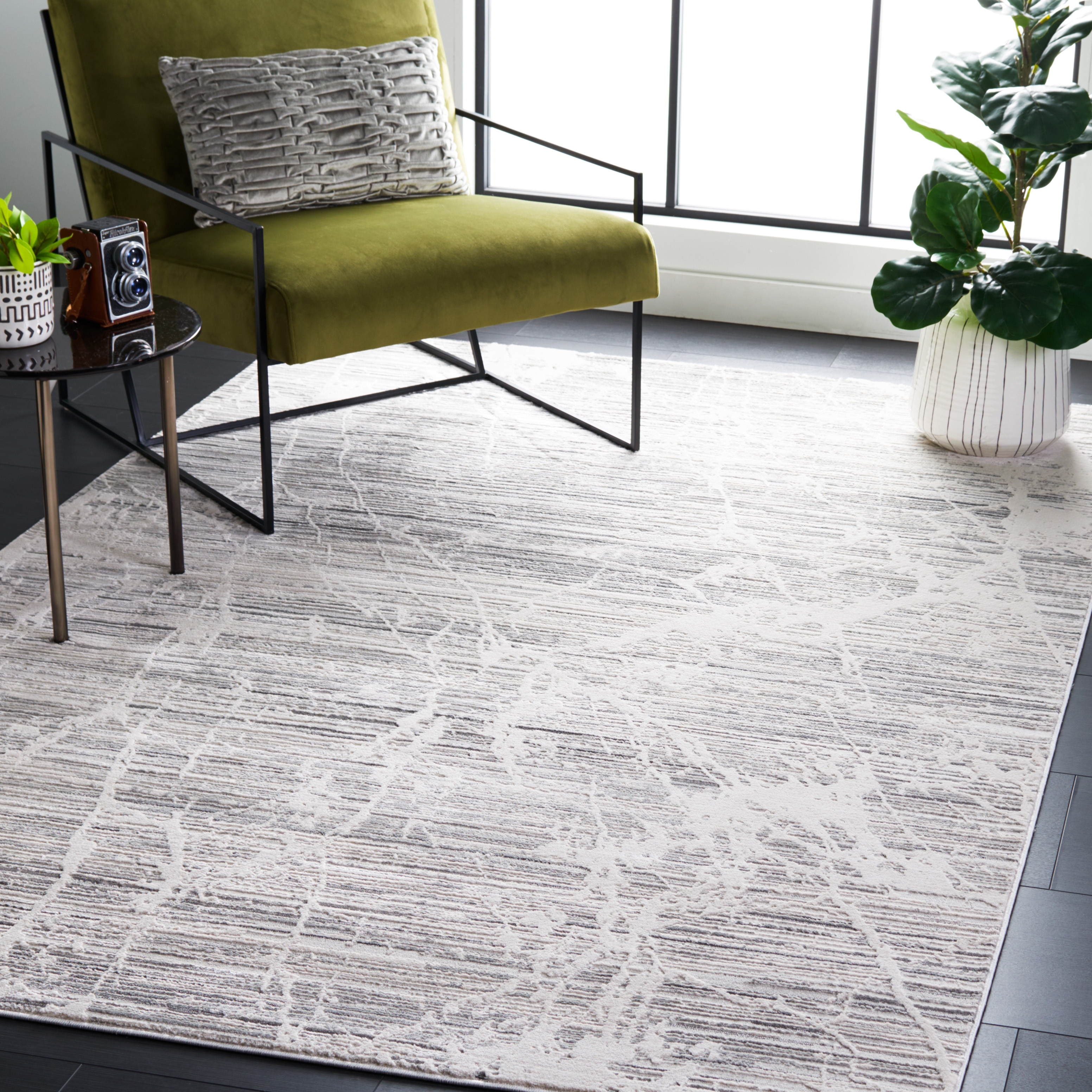 SAFAVIEH Vogue Mathilda Modern Abstract Rug