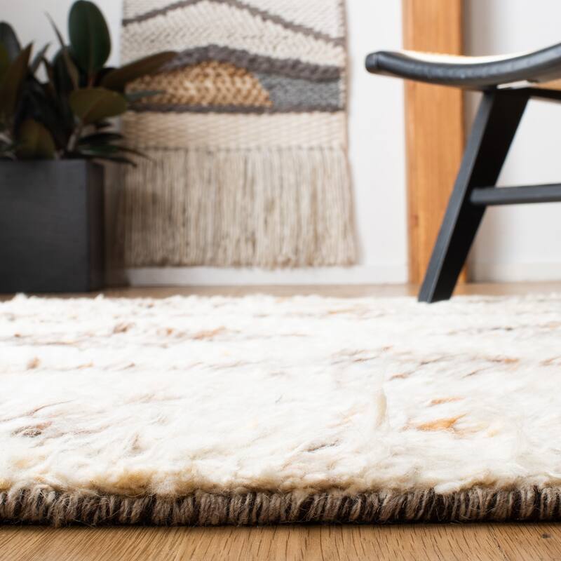 SAFAVIEH Hand-Knotted Kenya Noemi Moroccan Wool Tassel Rug