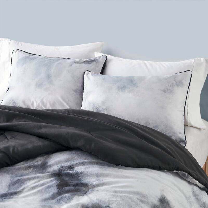 Intelligent Design Karissa Watercolor Tie Dye Printed Comforter Set with Throw Pillow