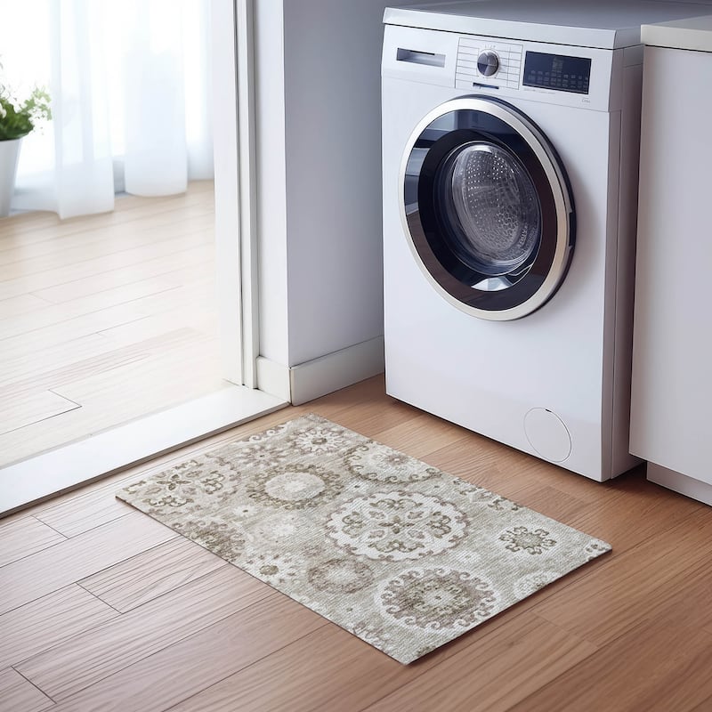 Machine Washable Indoor/ Outdoor Chantille Casual Medallion Rug