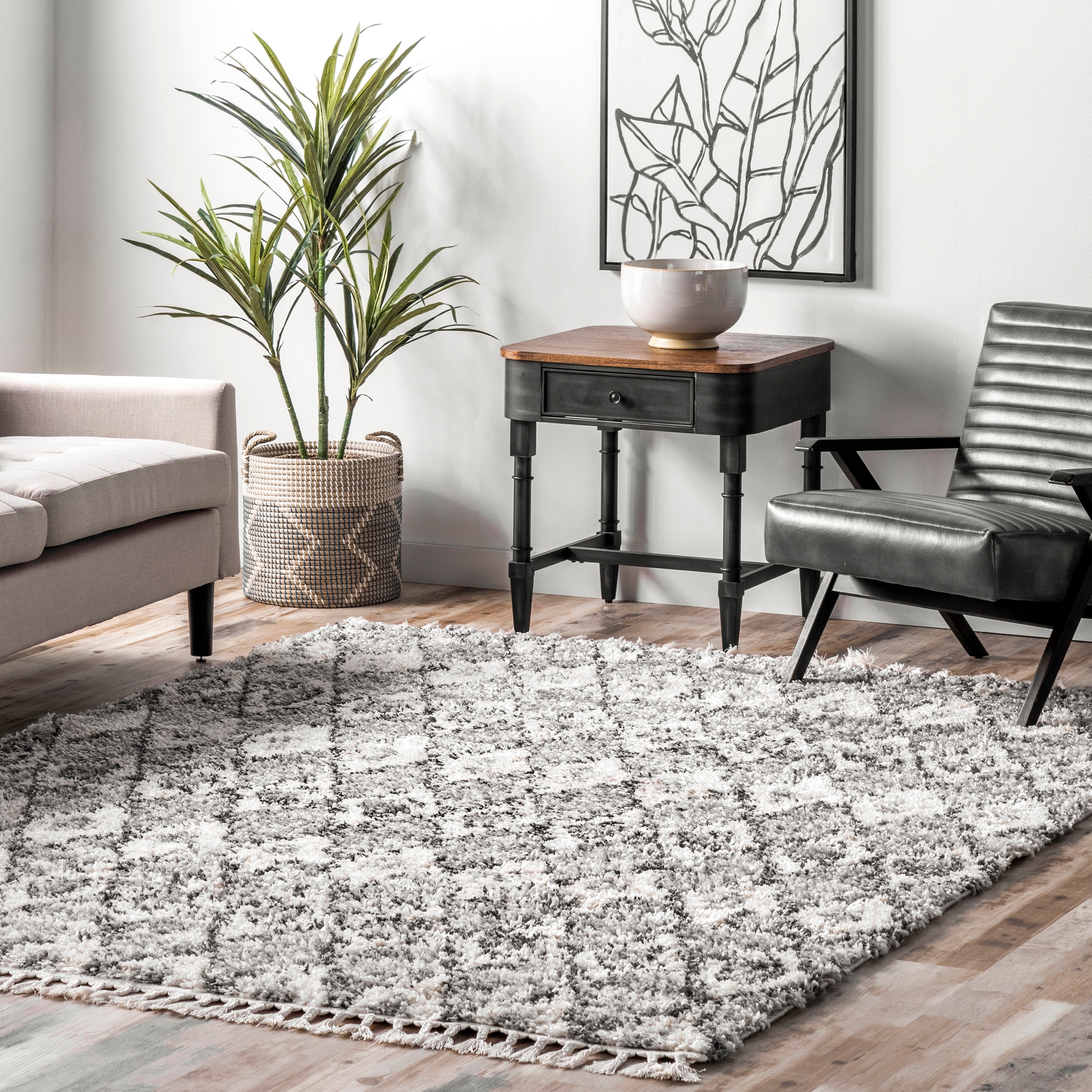 Nuloom Yani Soft & Cozy Diamond Shag Tassel Area Rug - On