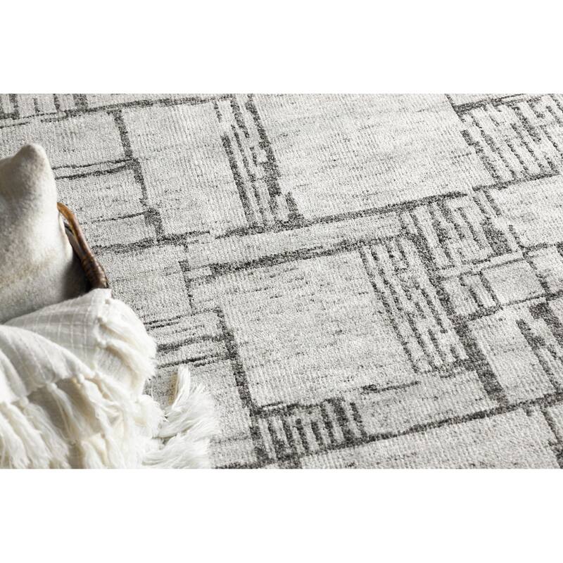 Exquisite Rugs Aldridge Hand-Knotted New Zealand Wool/Bamboo Silk Ivory/Charcoal Area Rug
