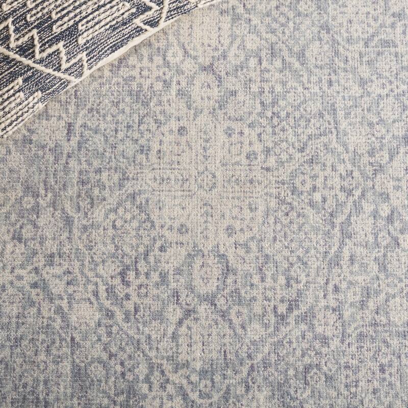 SAFAVIEH Hand-Loomed Maharaja Ludwika Traditional Viscose Rug