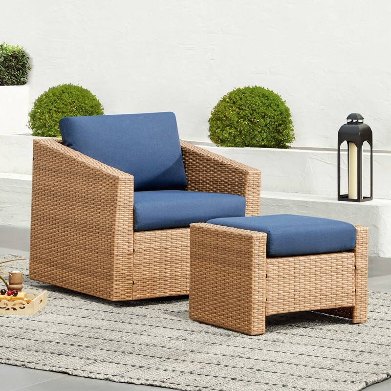Oakley Outdoor Wicker Patio Furniture Swivel Chair
