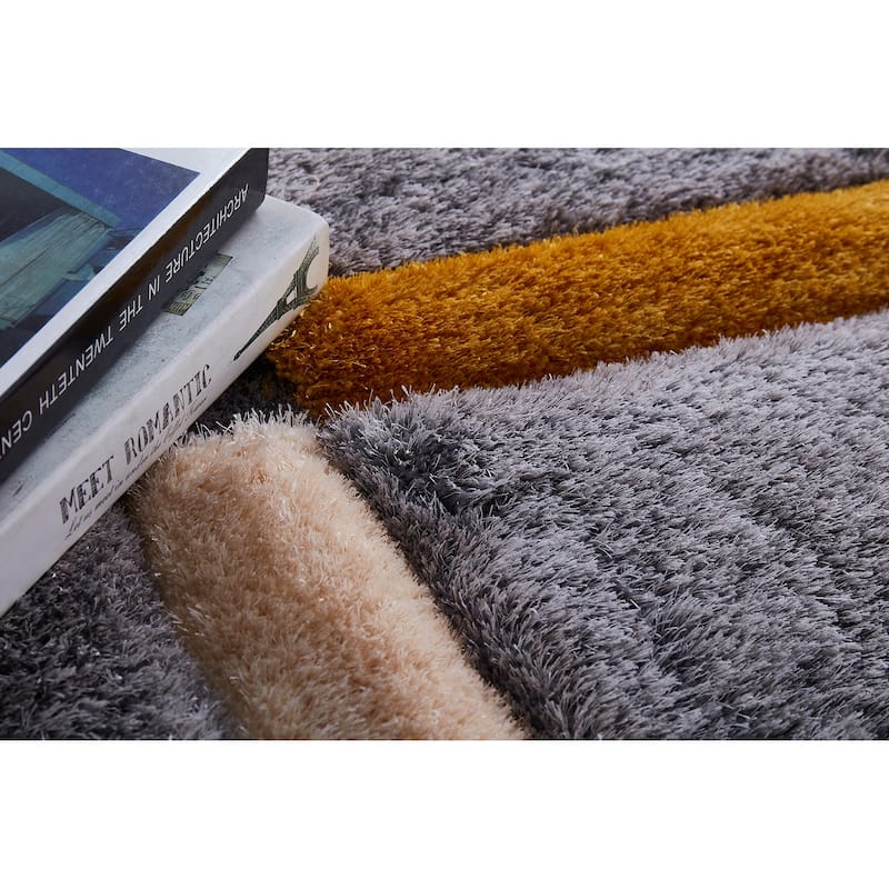 Mateos Shag Collection Grey/Gold Geometric Area Rug