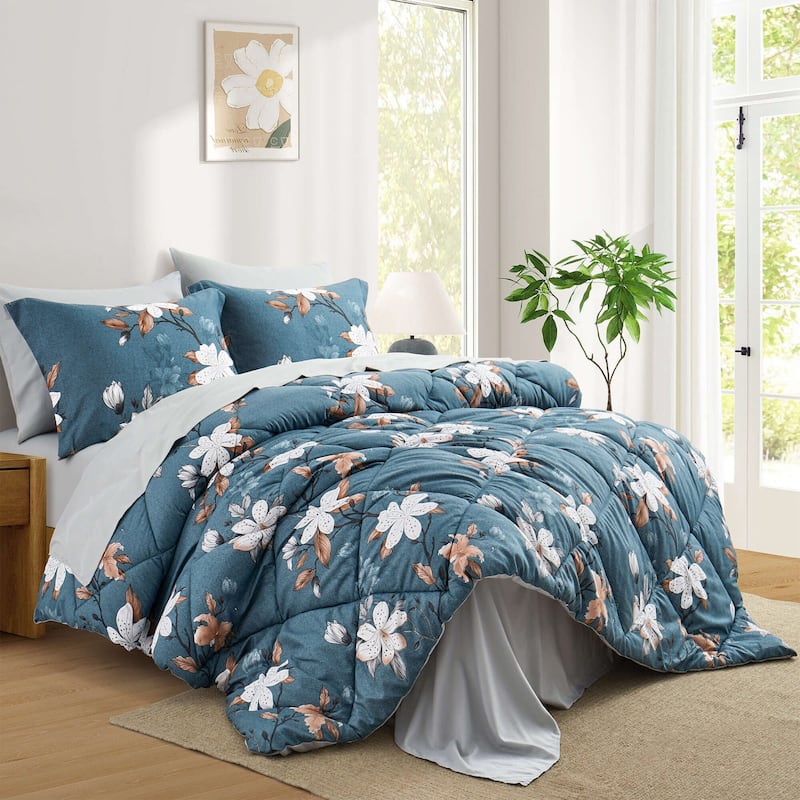 All Season Floral Printed Reversible 7-Piece Bed in a Bag With Sheet Set