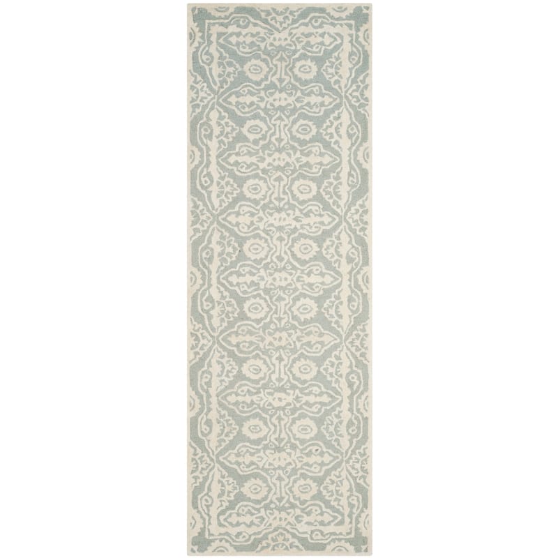 SAFAVIEH Handmade Bella Wivine Modern Floral Wool Rug