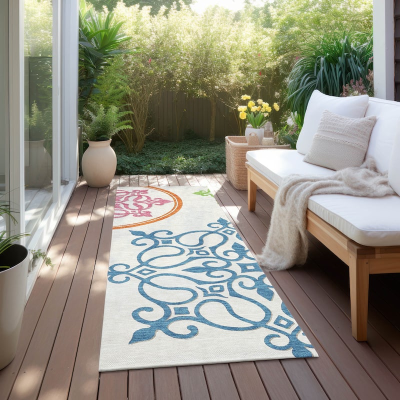 Machine Washable Indoor/ Outdoor Chantille Bold Medallions Rug - White - 2'3" x 7'6"