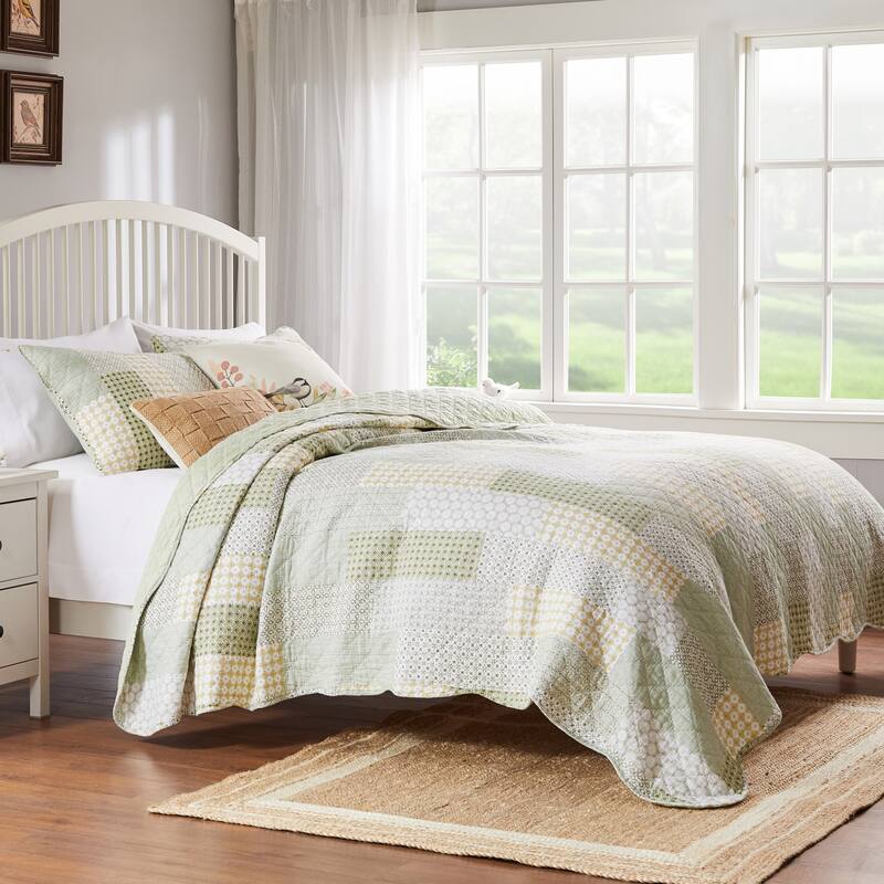 Porch & Den Lebanon Sage Cotton Oversized Reversible Quilt Set