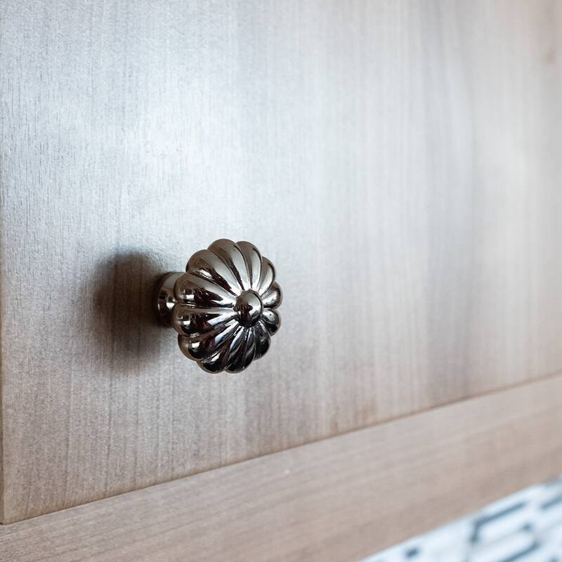 RK International CK 3248 Large Melon 1-1/2" Solid Metal Flower