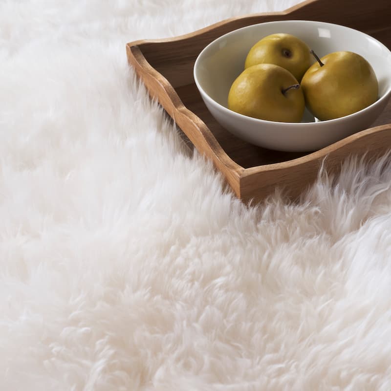 SAFAVIEH Handmade Sheepskin Brittnie Genuine Pelt Rug