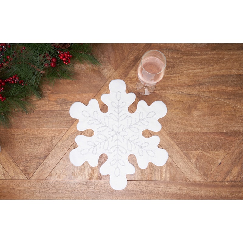 Sparkle Snowflake Round Placemats Set of 6, 17"