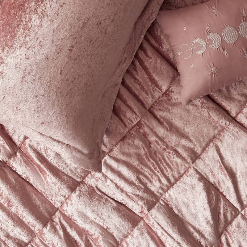Intelligent Design Isabel Velvet Comforter Set