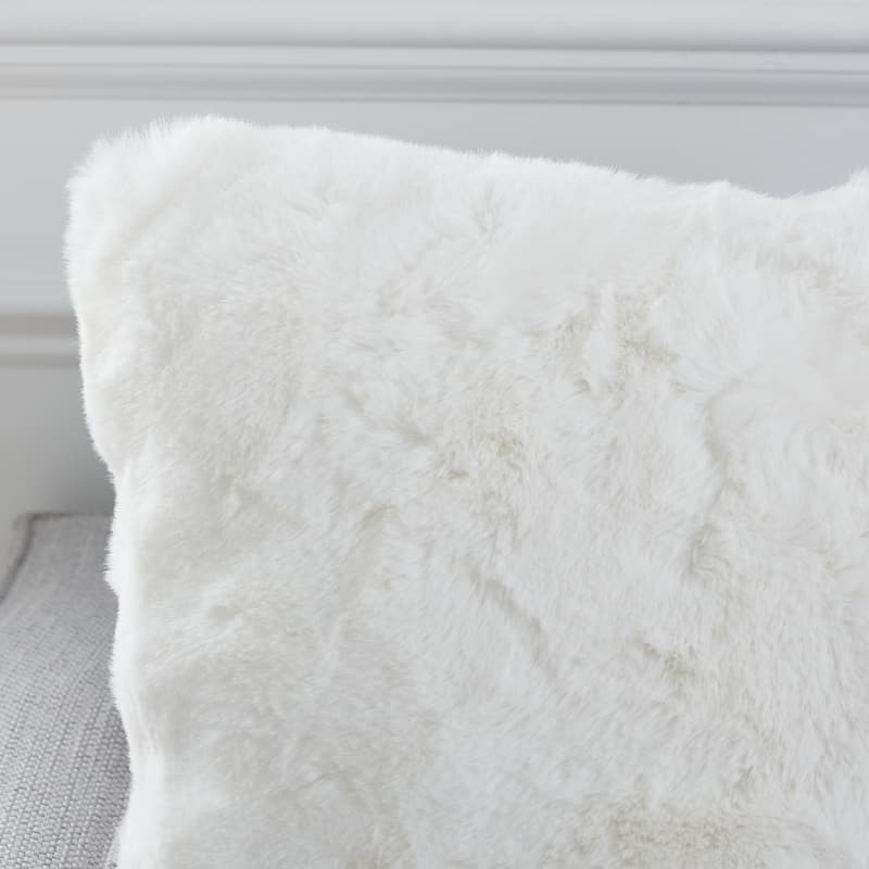SAFAVIEH Tora Pillow