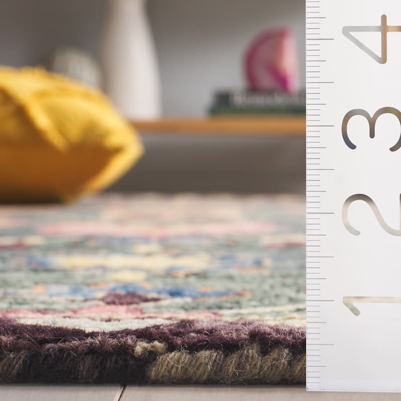 SAFAVIEH Handmade Aspen Miloranka Boho Floral Wool Rug