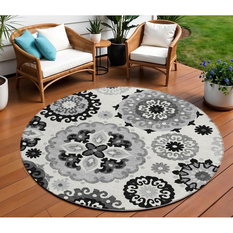 HomeRoots Floral Medallion Transitional Rectangle Outdoor Rug - 8' Round