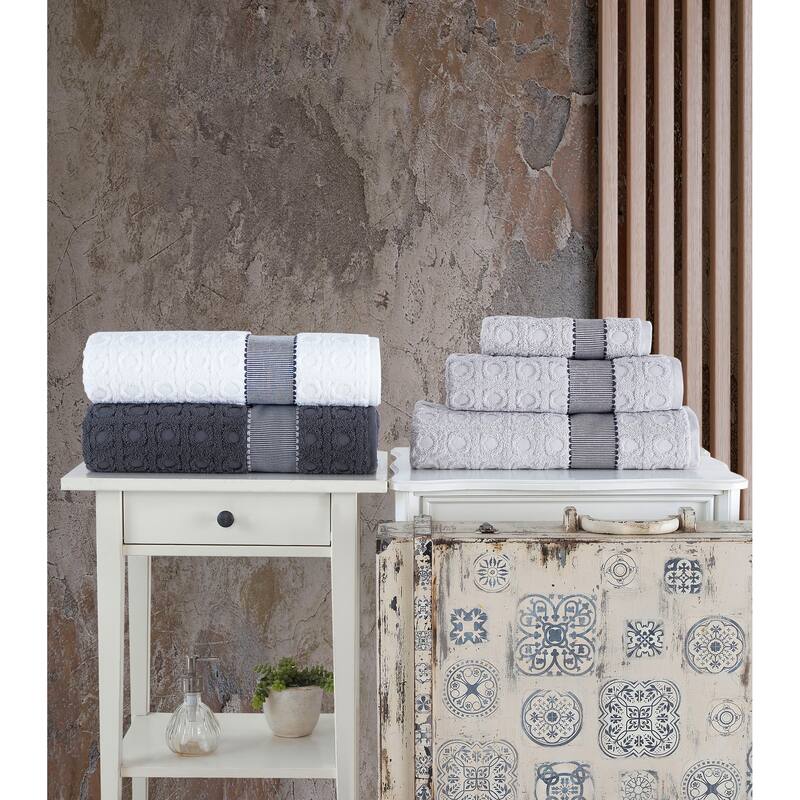 Brooks Brothers Circle in Square 2 pcs Bath Sheets