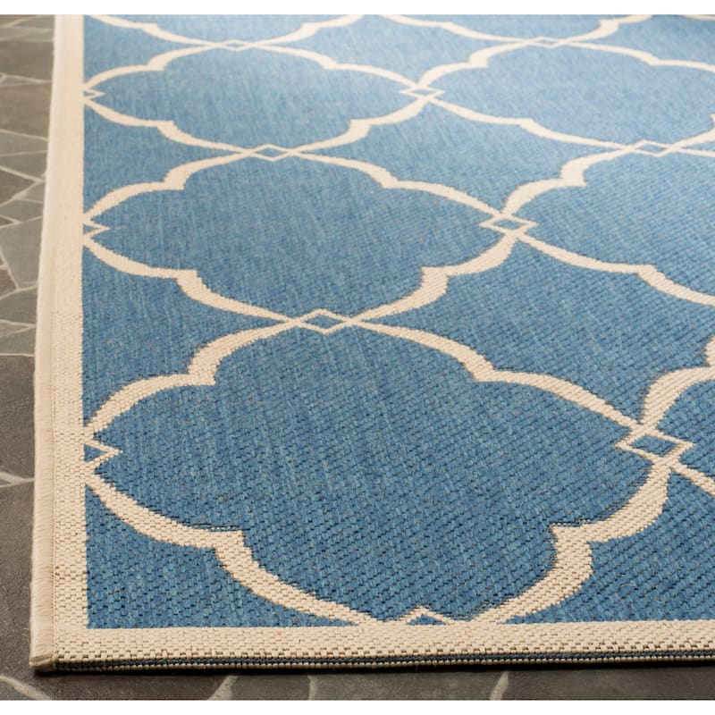 SAFAVIEH Linden Gaye Indoor/ Outdoor Waterproof Patio Backyard Rug.