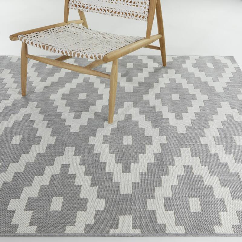 Elio Diamond Trellis Indoor/Outdoor Area Rug