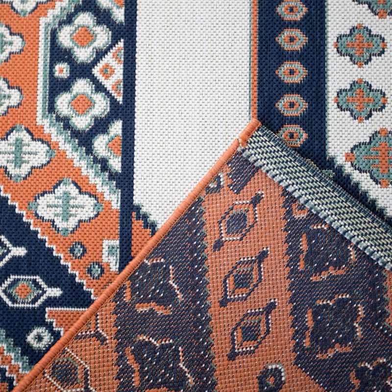Carmina Medallion Indoor/Outdoor Area Rug