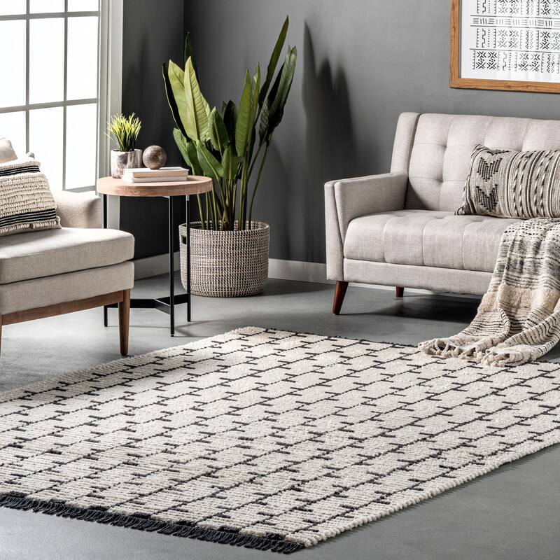 Nuloom Hayes Soft Shaggy Textured Vine Fringe Area Rug - 4' x 6' - Beige - Rectangle