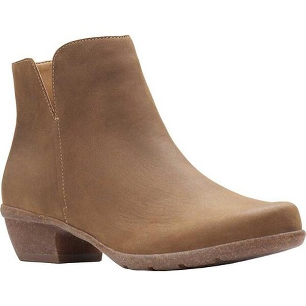 clarks women's ankle boots sale