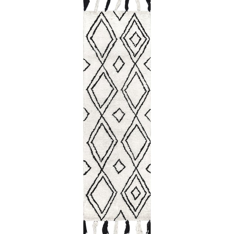 Nuloom Handmade Plush Boho Tribal Diamond Tassel Shag Rug