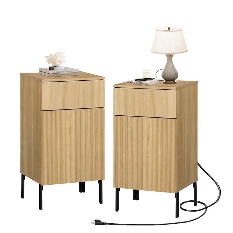 Modern Minimalist Nightstand Set Of 2 With Built-In Outlets, Reed Pattern Design - Oak