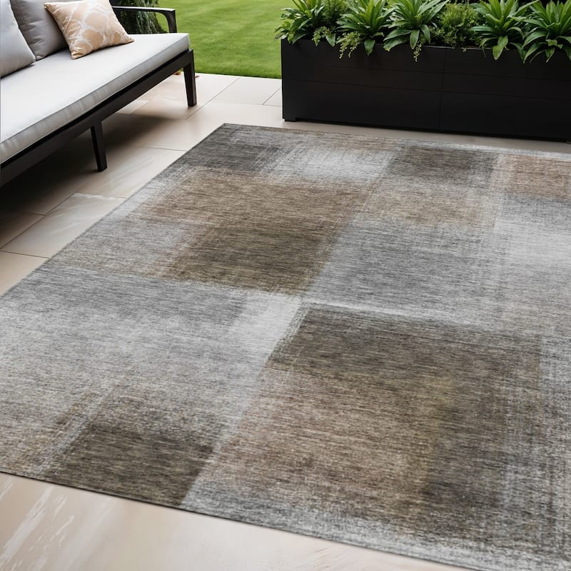 HomeRoots Abstract Transitional Rectangle Outdoor Rug - 3' x 5'