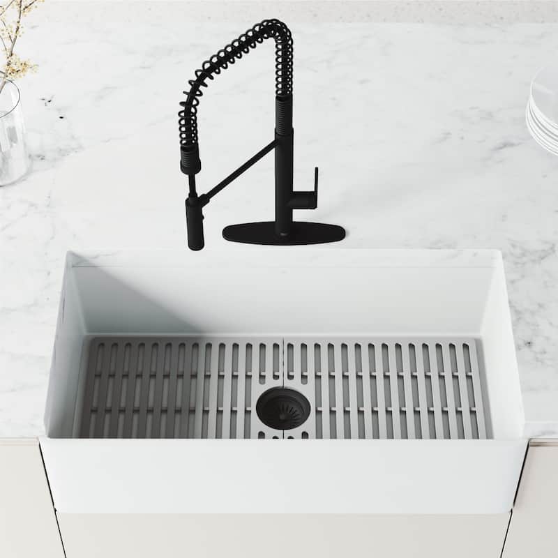 VIGO Sterling 23" H Single Handle Pull-Down Sprayer Kitchen Faucet