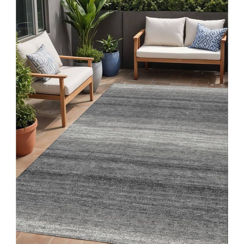 HomeRoots Abstract Transitional Rectangle Outdoor Rug - 5' X 8'