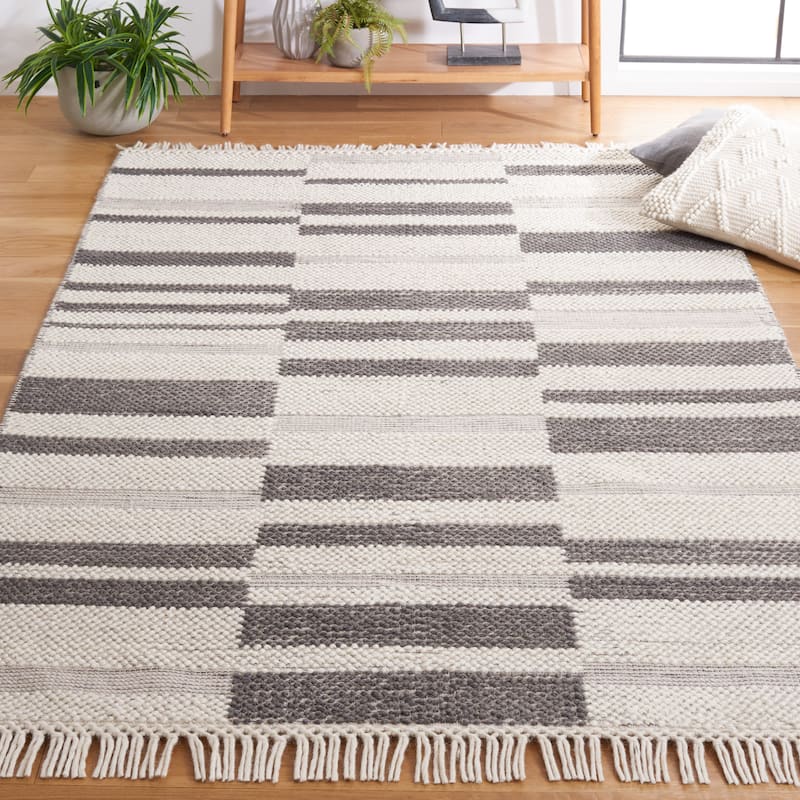 SAFAVIEH Handmade Natura Manaila Wool Rug - 6' x 9' - Ivory/Dark Grey