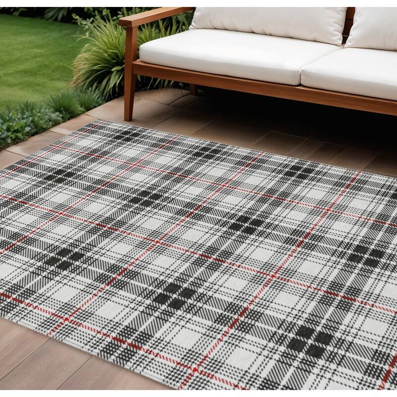 HomeRoots Plaid Transitional Rectangle Outdoor Rug - 8' X 10'