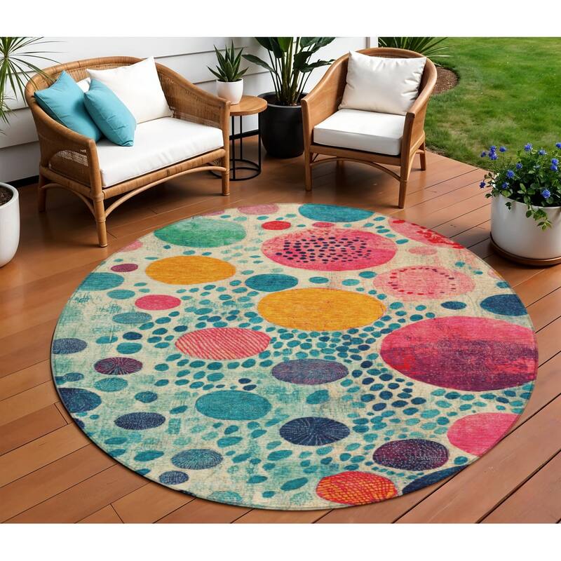 HomeRoots Geometric Transitional Rectangle Outdoor Rug - 8' Round