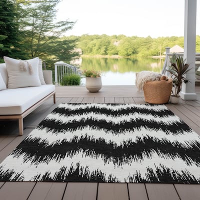 Machine Washable Indoor/ Outdoor Chantille Modern Chevron Rug