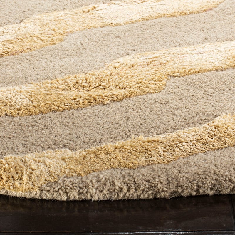 SAFAVIEH Handmade Soho Vitaliana Stripes N.Z. Wool Rug