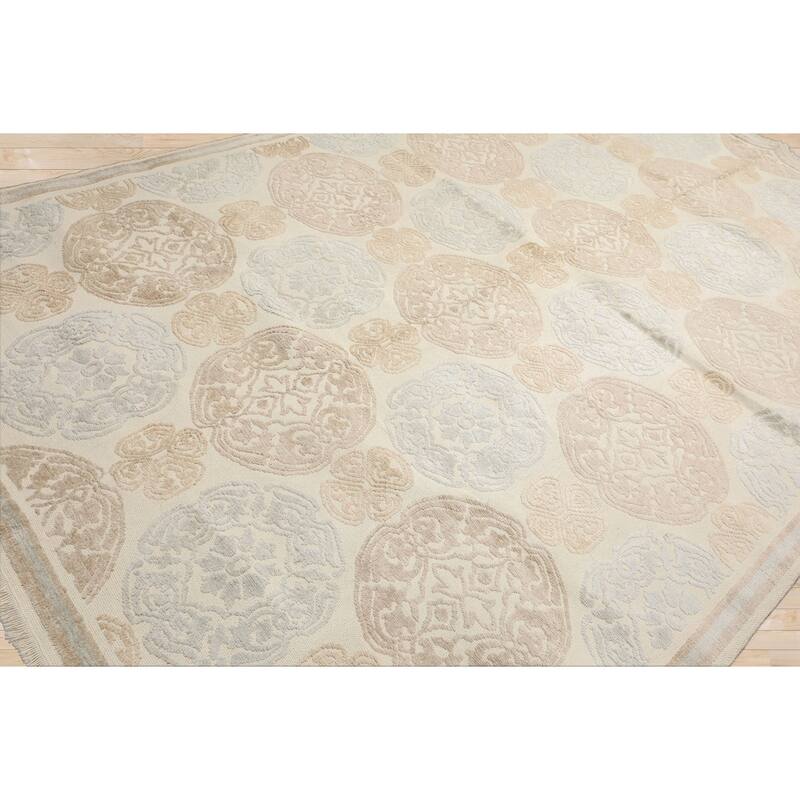 6'x9'4" Ivory Wool Transitional Medallion Hand Knotted Oriental Rug - 6' x 9' 4''