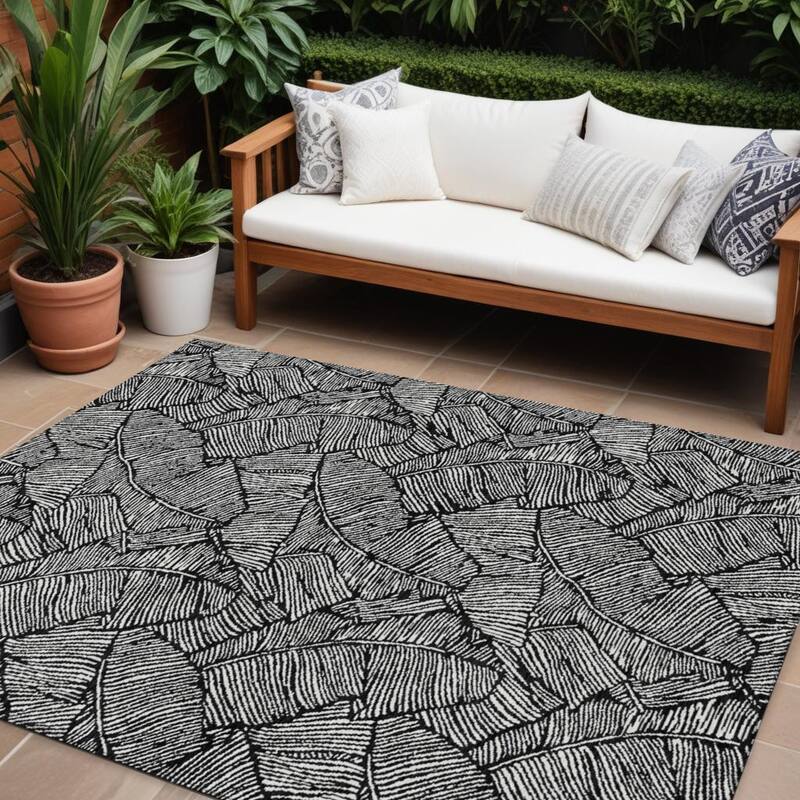 HomeRoots Floral Transitional Rectangle Outdoor Rug - 9' X 12'